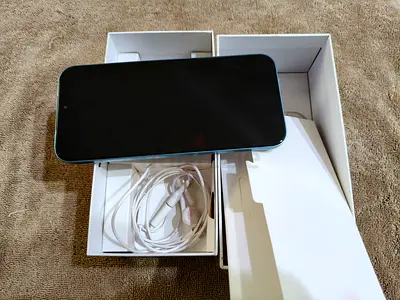 Honor 200 lite RAM 8+8 & 256gb 5G with box and accessories (Excellent Condition used) AED 500