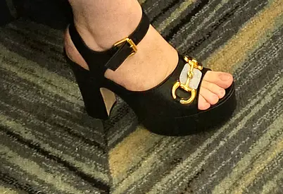 Brand New Gucci Nappa Charlotte Horsebit Platform Sandals in black leather Size 38.5