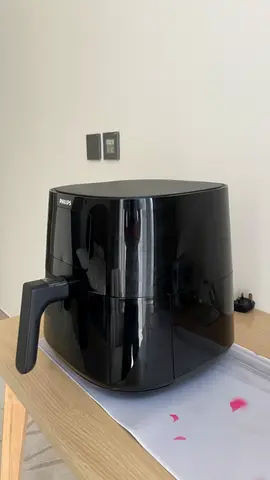 Philips Essential Airfryer XL 6.2L – Excellent Condition