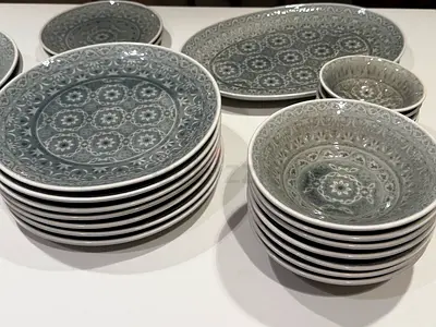 Stoneware dinner set, grey patterned