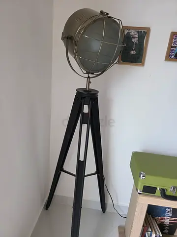 Industrial Tripod Floor Lamp - Decorative Studio Spotlight on Metal Tripod