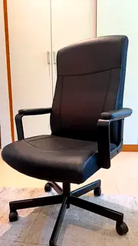 IKEA MITTZON DESK 129X60 cm plus  MILLBERGET Swivel Office Chair, black - Reducer price