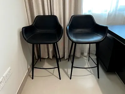 Pair of black modern bar stools with backrest - sturdy metal legs