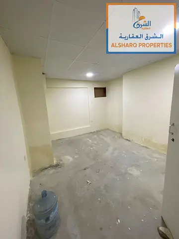 بيت عربي للإيجار السنوي في عجمان (منطقة النخيل) | مناسب للموظفين أو العمال، 8 غرف، صيانة شاملة جديدة وقريب من الكورنيش
