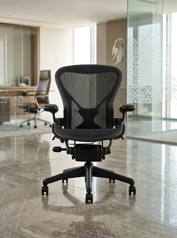 Used Herman miller Aeron size B in Good Condition