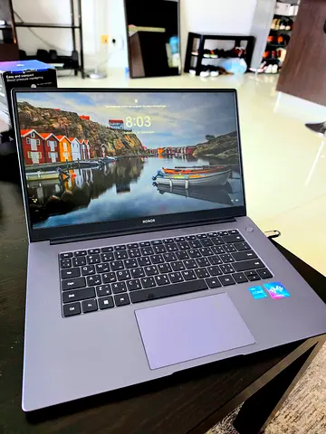 HONOR MagicBook X 15 Like New Laptop Bundle