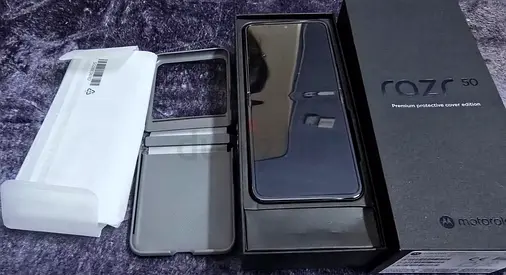Motorola Razr 5G with box and original protective cover - used, good condition