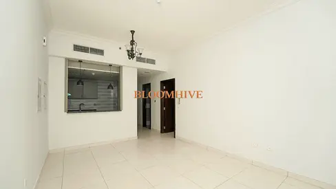PEACEFUL LOCATION SEMI CLOSED KITCHEN NO SEPARATE CHILLER