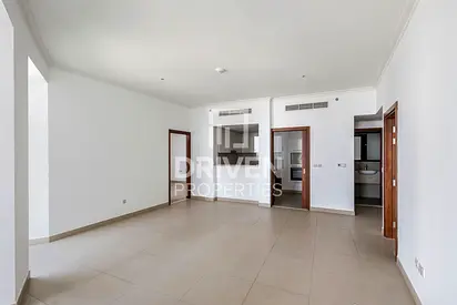 Spacious Apt | Prime Location | Sea View
