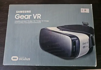 Samsung Gear VR headset (boxed) compatible with Galaxy S6/S7