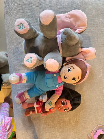 Miss Rachel singing learning toy soft moana toy and interactive elephant