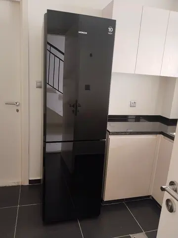 Hitachi 440 litter top fridge down freezer black colour latest
