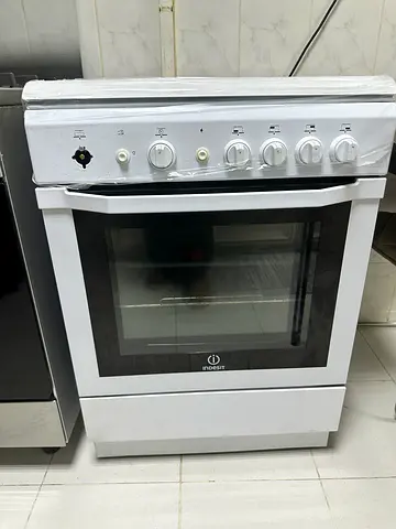 White freestanding gas oven with stovetop - good working condition