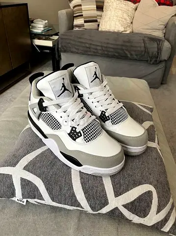 (Real) Air Jordan 4 Retro White/Neutral Grey (Negotiable)