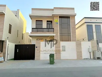 فيلا عائلية فاخرة تتميز بتصميم عصري وتصميمات داخلية واسعة جاهزه للسكن مه الكهرباء والماء والمكيفات