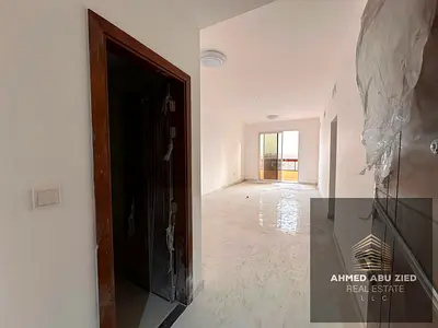 شقة فاخرة أول ساكن غرفة و صالة للايجار السنوي في المويهات 3 - عجمان، غرفة نوم ماستر، بلكونة، مساحة واسعة، موقع مميز للعائلات قرب المدارس و الخدمات .