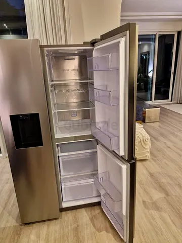 Samsung side by side refrigerator with water dispenser and ice maker