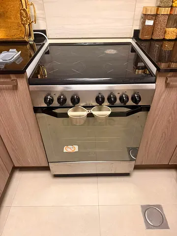 Indesit Electric Cooker – 60x60x85 cm

* Brand: Indesit
* Type: Electric Cooker (not gas)
* Dimensio