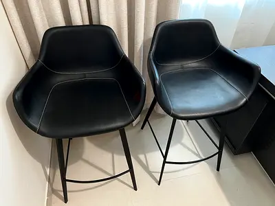 Pair of black modern bar stools with backrest - sturdy metal legs
