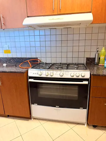 Built-in Gas Oven and Hob - Good Working Condition - Urgent 5 piece burner gas stove cooking range