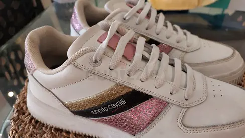 Selling a beautiful pair of authentic Roberto Cavalli Sport sneakers in white leather with striking