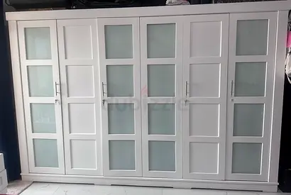 Wardrobe with 6 doors