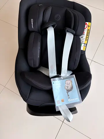 Brand-new Maxi-Cosi Mica 360 Pro i-Size Car Seat with Base – Authentic Black. Never used!