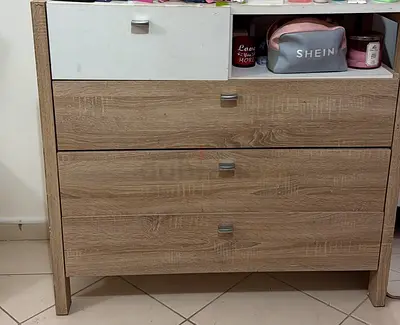 Light oak 4-drawer chest / dresser