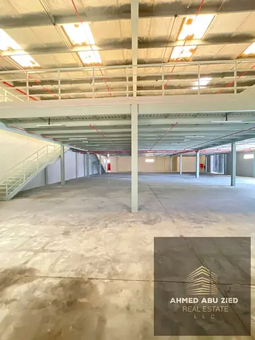 12,000-unit warehouse for annual rent, suitable for all commercial and industrial activities; located next to the Chinese Market.