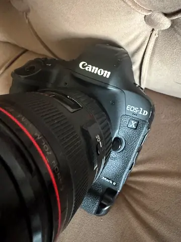Canon EOS-1D mark 2 DSLR with Lens and charger
