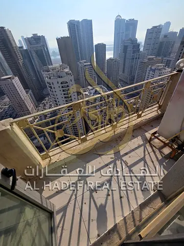 🛌 Grand Layout: 3 Spacious Bedrooms "All En-suite Master" providing maximum comfort + A massive family living room.