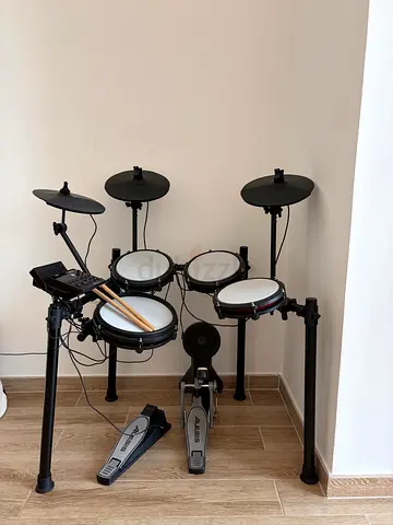 Alesis Nitro Max 8-Piece Electronic Drum Kit – Mesh Heads, Bluetooth