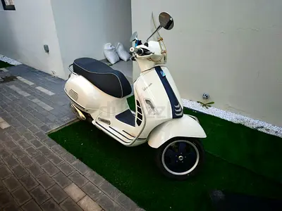 Piaggio Vespa 300 GTS Yatch Club Edition