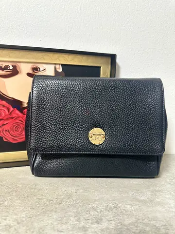 Metrocity Leather crossbody bag