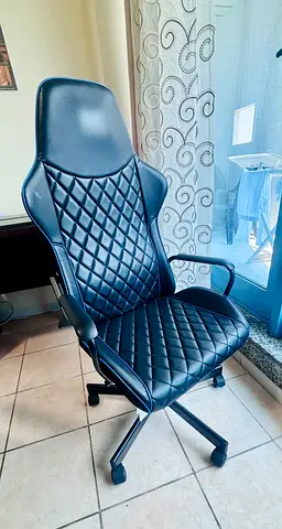 Black Quilted PU Leather Office/Desk Chair with Headrest. Excellent Condition like new.