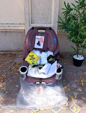 للبيع كارسيت نوعيه GRACO مريح للطفل ISOFX لكل الأعمارFor sale top brand car seat