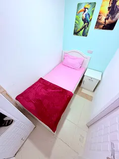 Partition for rent near mall of Emirates infront of lulu only 1600 pm including included all