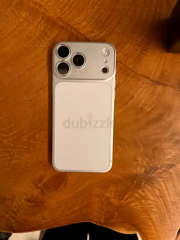 iPhone 17 Pro Max with MagSafe wallet case - Very Good condition,Maximum Capacity 100%