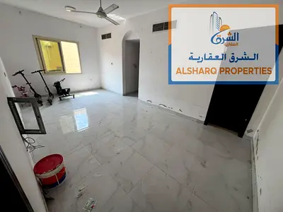 شقة غرفة وصالة واسعة في المويهات 3 بمساحة كبيرة وسهولة الوصول إلى شارع الشيخ محمد بن زايد ودبي