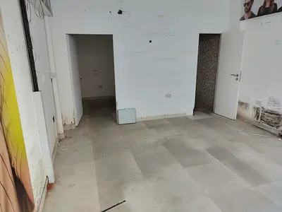 محل اتنين ميزان مع غرفة داخلية للايجار السنوي في المجاز 2 علي شارع جمال عبدالناصر تسهيلات في الدفعات متاح لجميع الانشظة التجارية