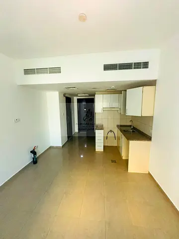 Spacious Studio for Annual Rent in Al Khan Near Al Khan Beach & Dubai Exit, Free Parking for the First Year & Flexible 4 or 6 Payments