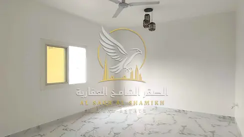 غرفة وصالة ثاني ساكن بالقليعة بمساحة واسعة وتكييف مركزي وتشطيبات نظيفة وبناية عائلية