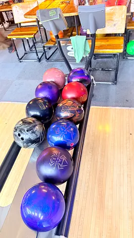 Hammer Black widow mania - 14lb bowling ball