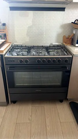 Toshiba 5-Burner Gas Range with Oven - Good Condition