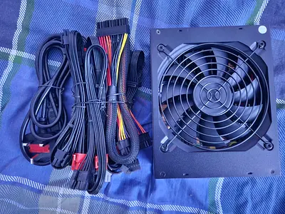 ZUMAX ZU-2000W Power Supply 🔌 Fully Modular with multiple PCIe connections 💪 Up to 2000W power cap