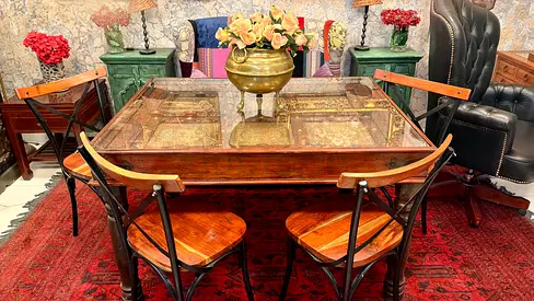 Marina dining table