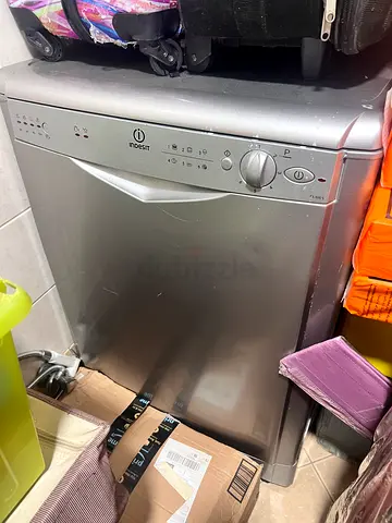 Indesit freestanding stainless steel dishwasher - good working condition