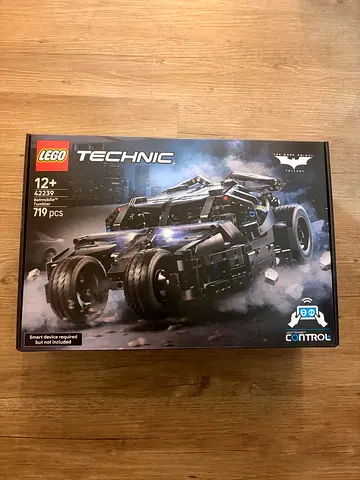 BARGAIN BRAND NEW LEGO 42239 TECHNIC BATMOBILE TUMBLER