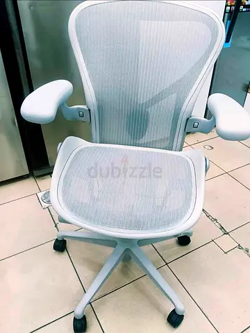 Herman miller remastered adjustable arms White ergonomic mesh office chair — good condition