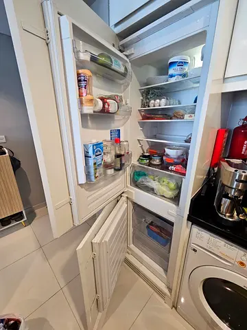 Indesit fully integrated Built In Bottom Freezer Refrigerator
